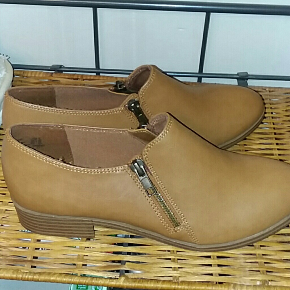 Ladies zippered loafers